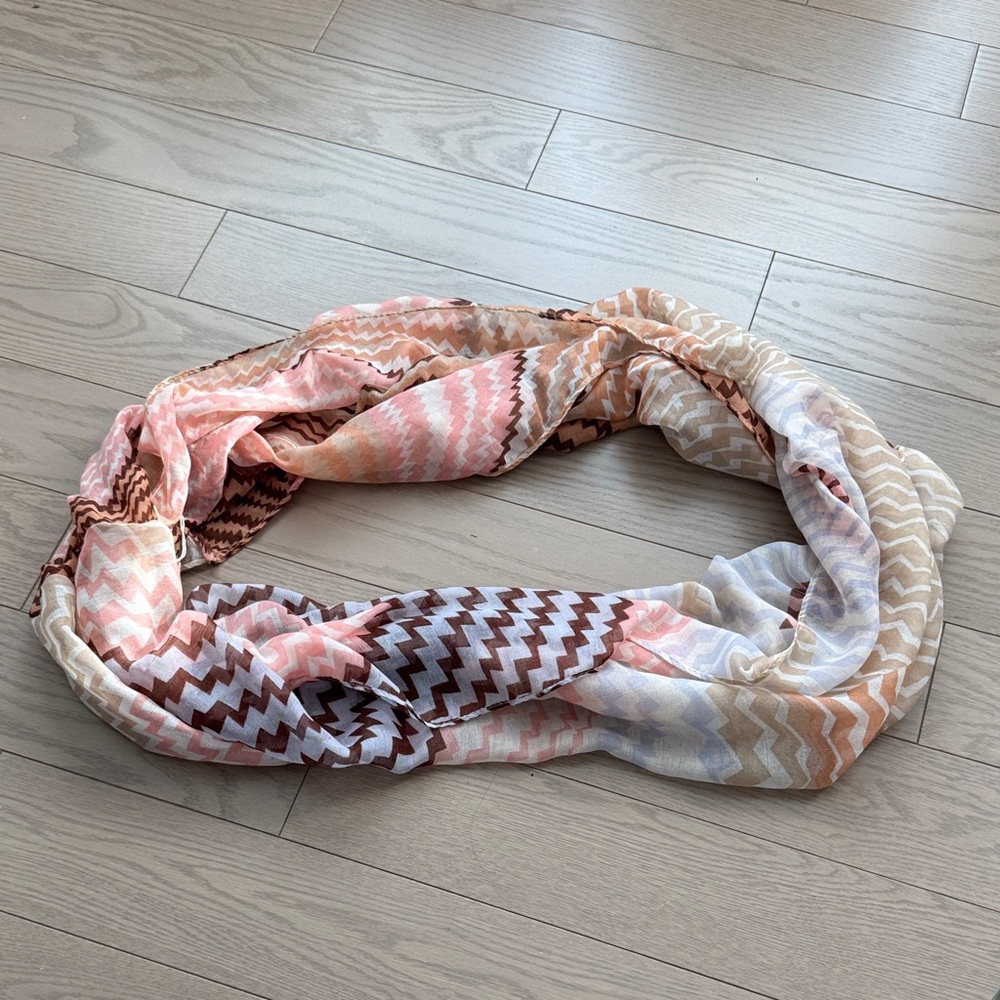 B. Lush Multicolor Zigzag Patterned Infinity Scarf 🧣 - Picture 2 of 8